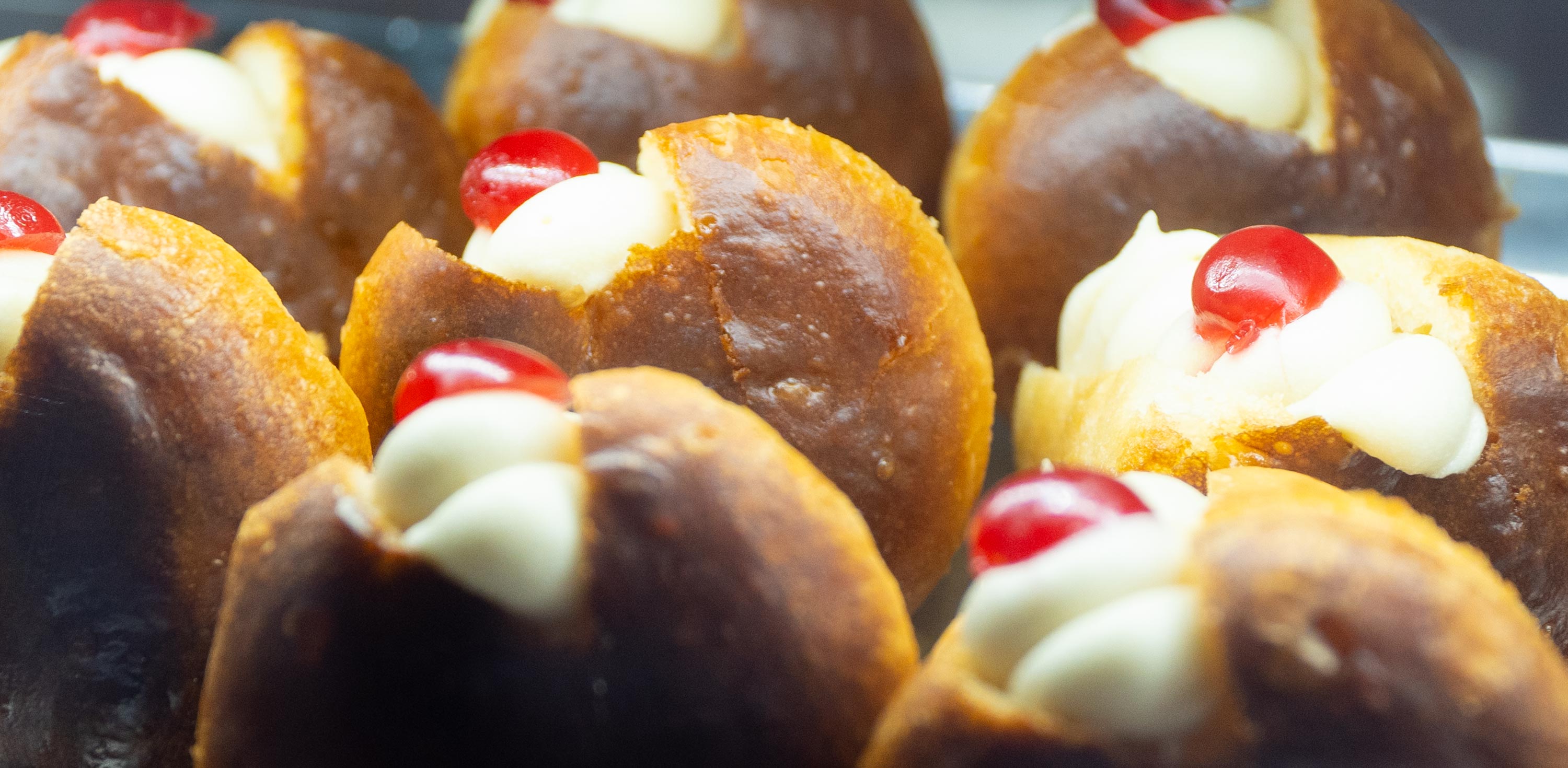 Small Cakes & Deserts