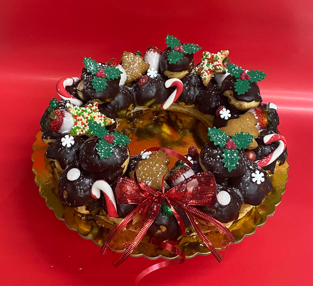 Profiterole Wreath (36 Vanilla Filled Puffs)